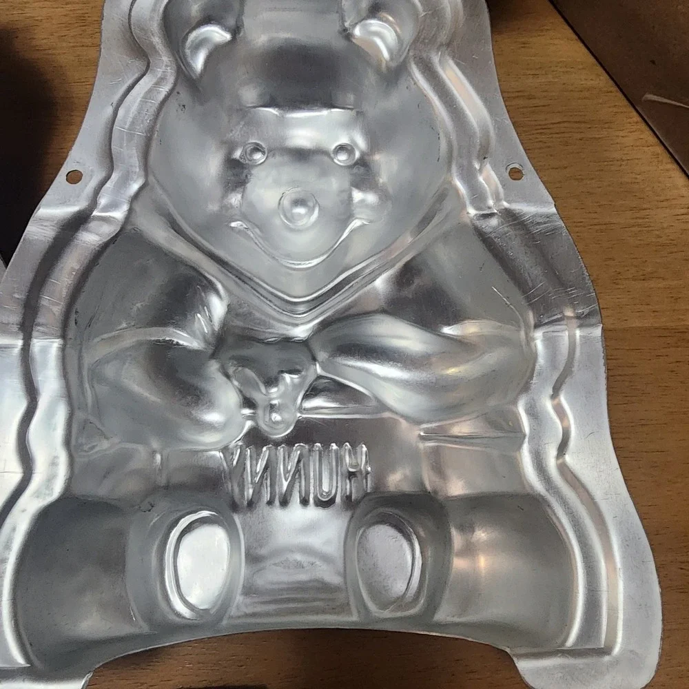 Wilton Winnie the Pooh Stand Up Cake Pan 3D Disney w Instructions and pins